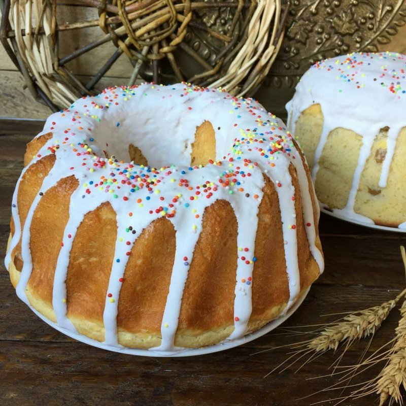 Пасхальные яйца и куличи